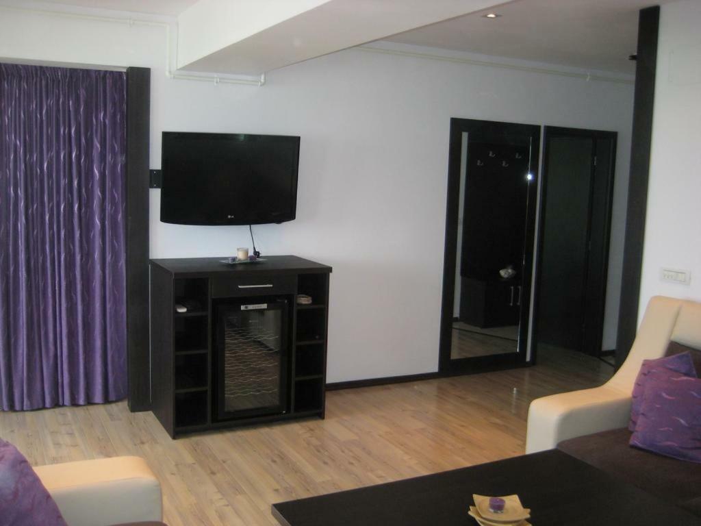 Elena'S Terrace Apartment มามายา ภายนอก รูปภาพ